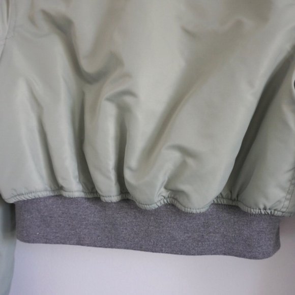 Cropped Puffer Bomber - Picture 7 of 8